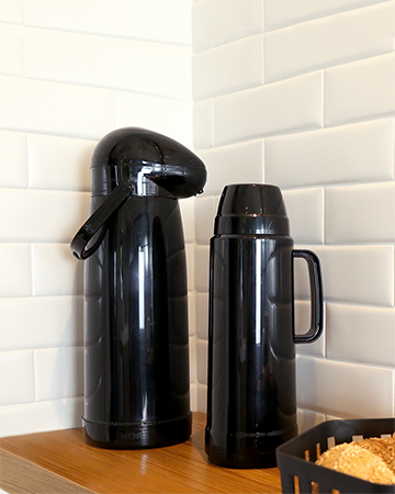#GarrafaTérmicaNobileMor + #GarrafaTérmicaUseMor é o combo perfeito para você que ama os clássicos e que não dispensa boas xícaras de café quentinho ☕
Dê um clique na imagem para garantir as suas!